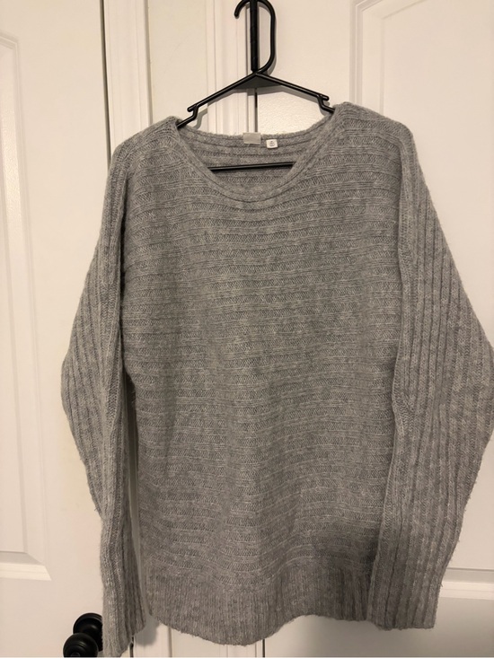 GAP Sweaters - GAP Light Gray Knit Pullover